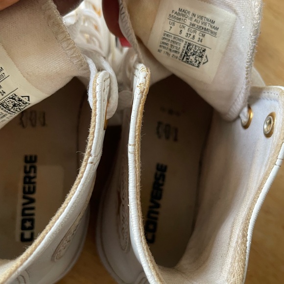 🔥🔥🔥Marked Down from $36 - $14🔥🔥🔥Converse Women's White High-Top Sneakers - Picture 9 of 14